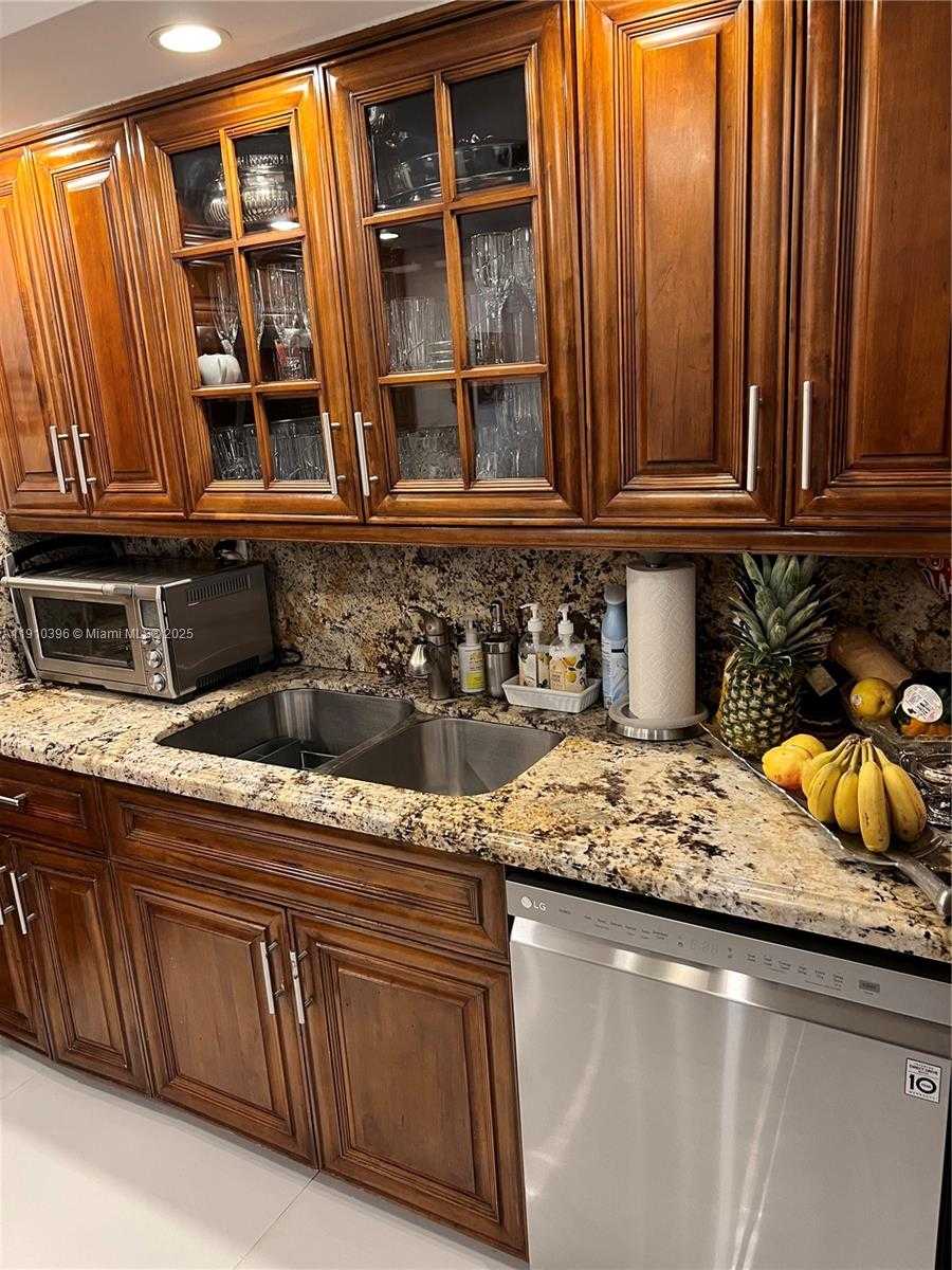 Small Image of Surfside Number 11