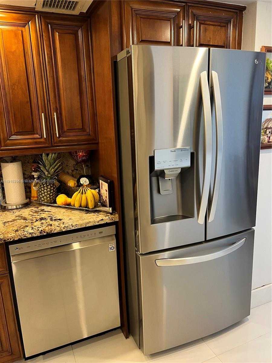 Small Image of Surfside Number 12