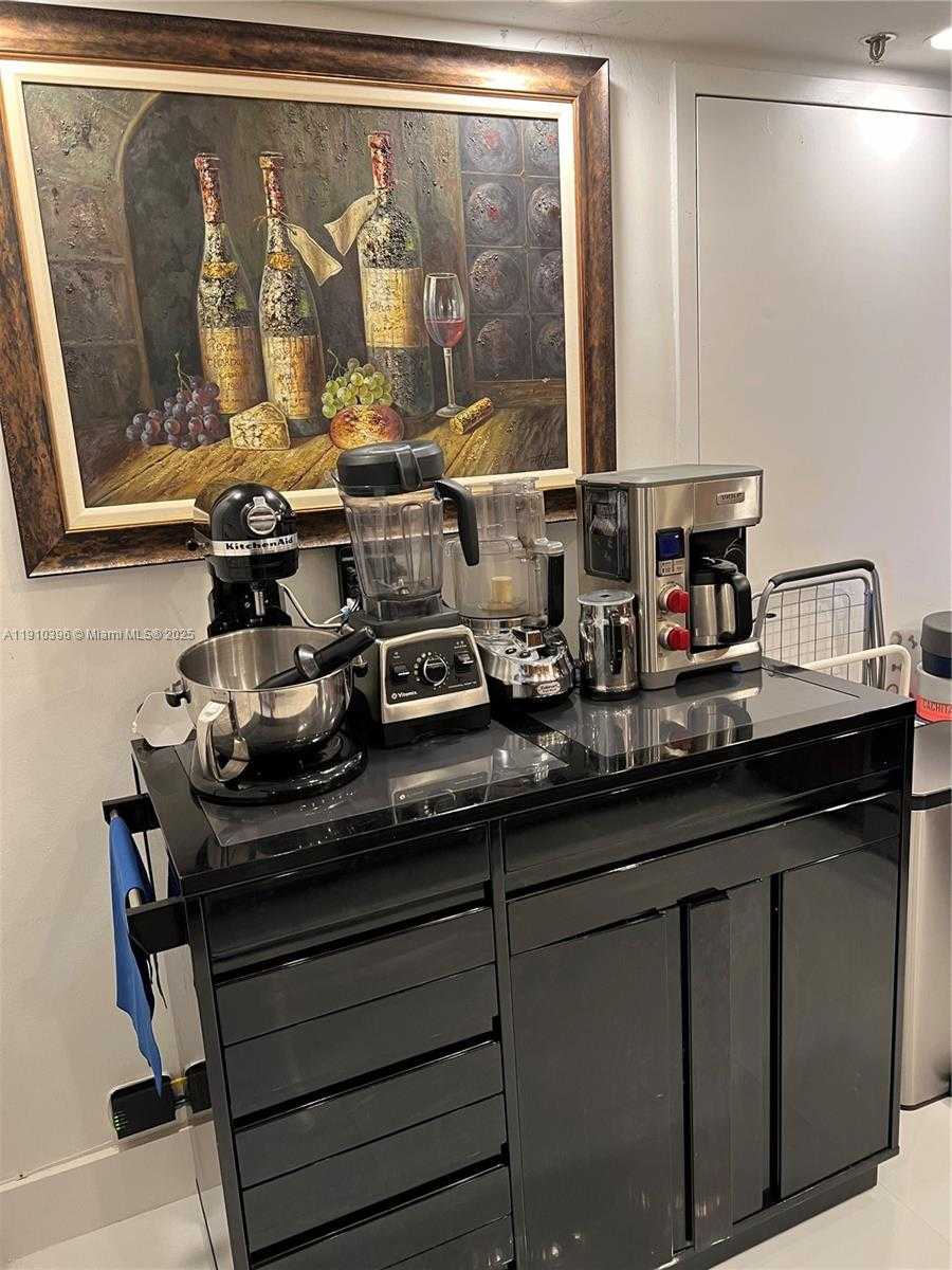 Small Image of Surfside Number 14