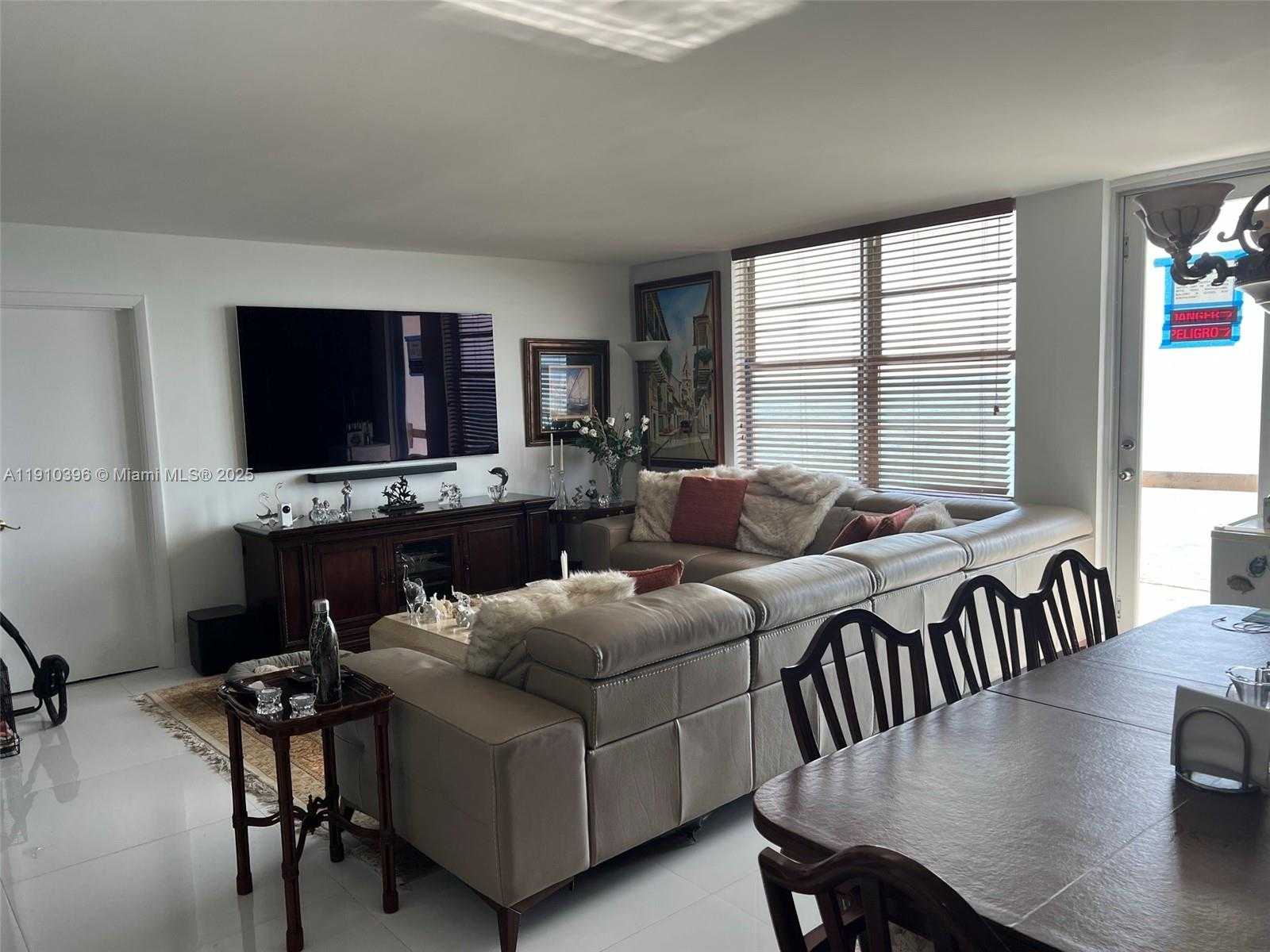 Small Image of Surfside Number 20