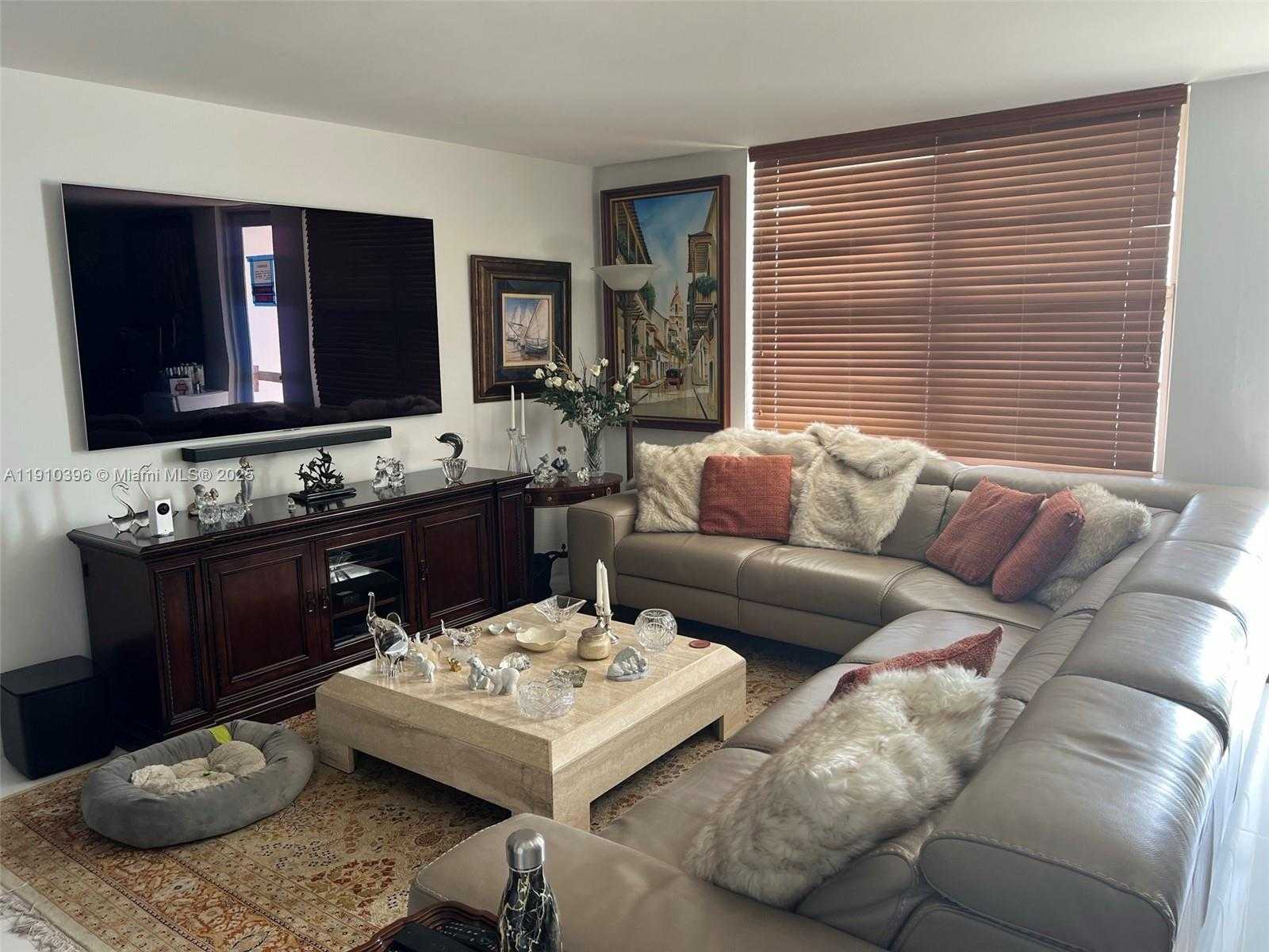 Small Image of Surfside Number 21