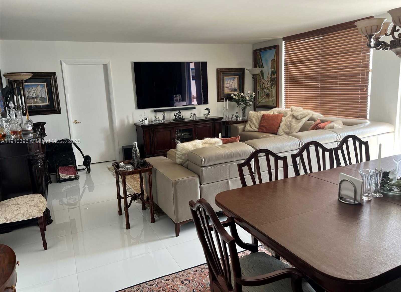 Small Image of Surfside Number 22