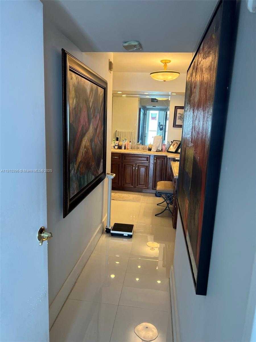 Small Image of Surfside Number 25