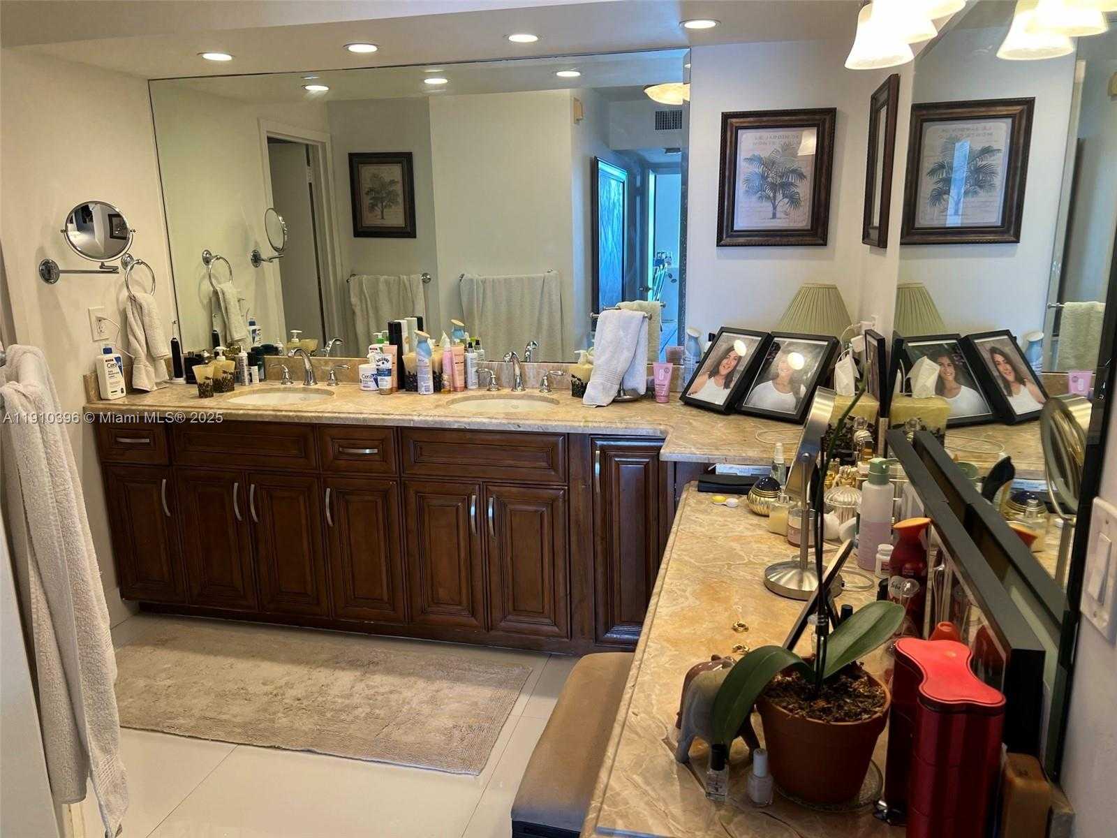 Small Image of Surfside Number 26