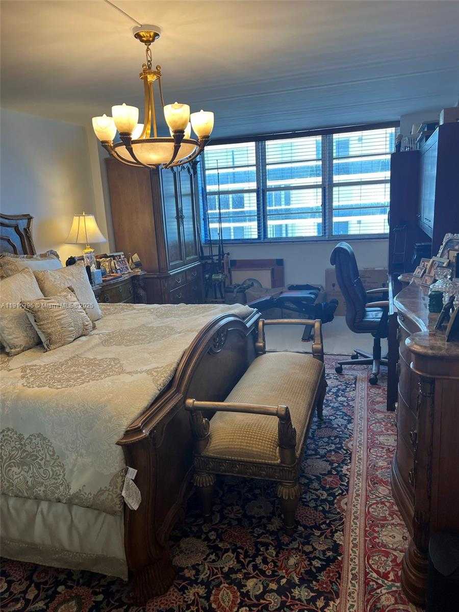 Small Image of Surfside Number 28