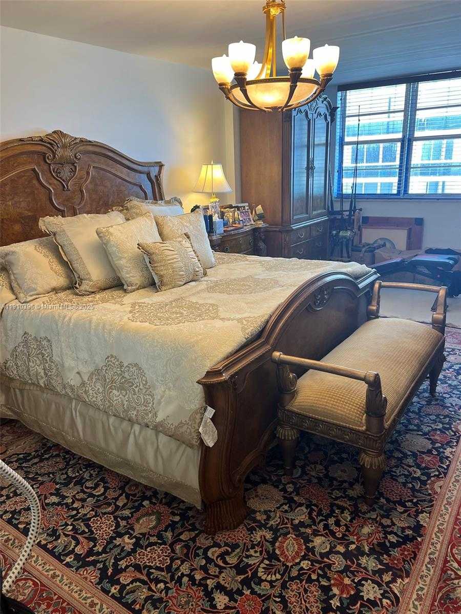 Small Image of Surfside Number 29