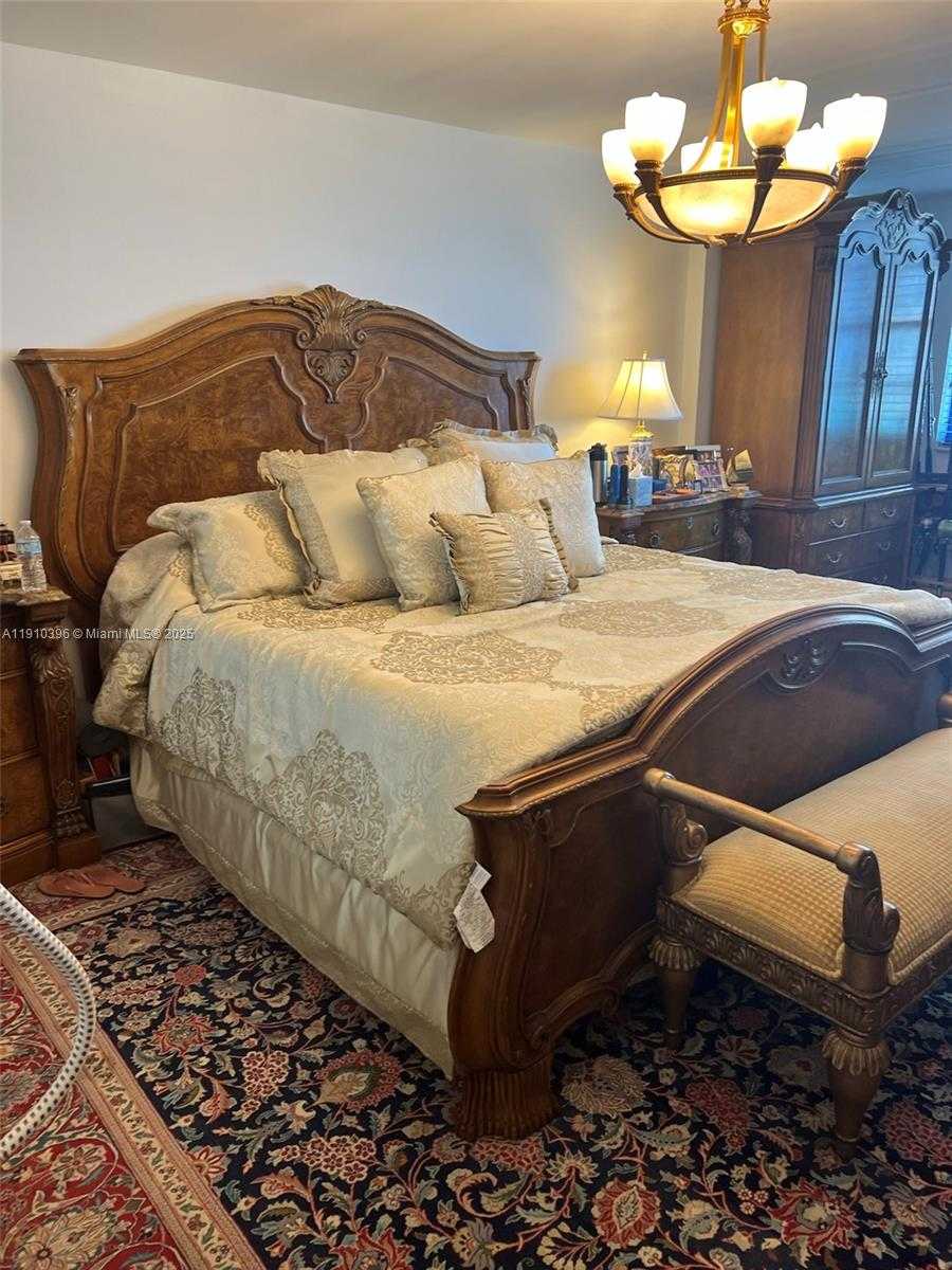 Small Image of Surfside Number 30