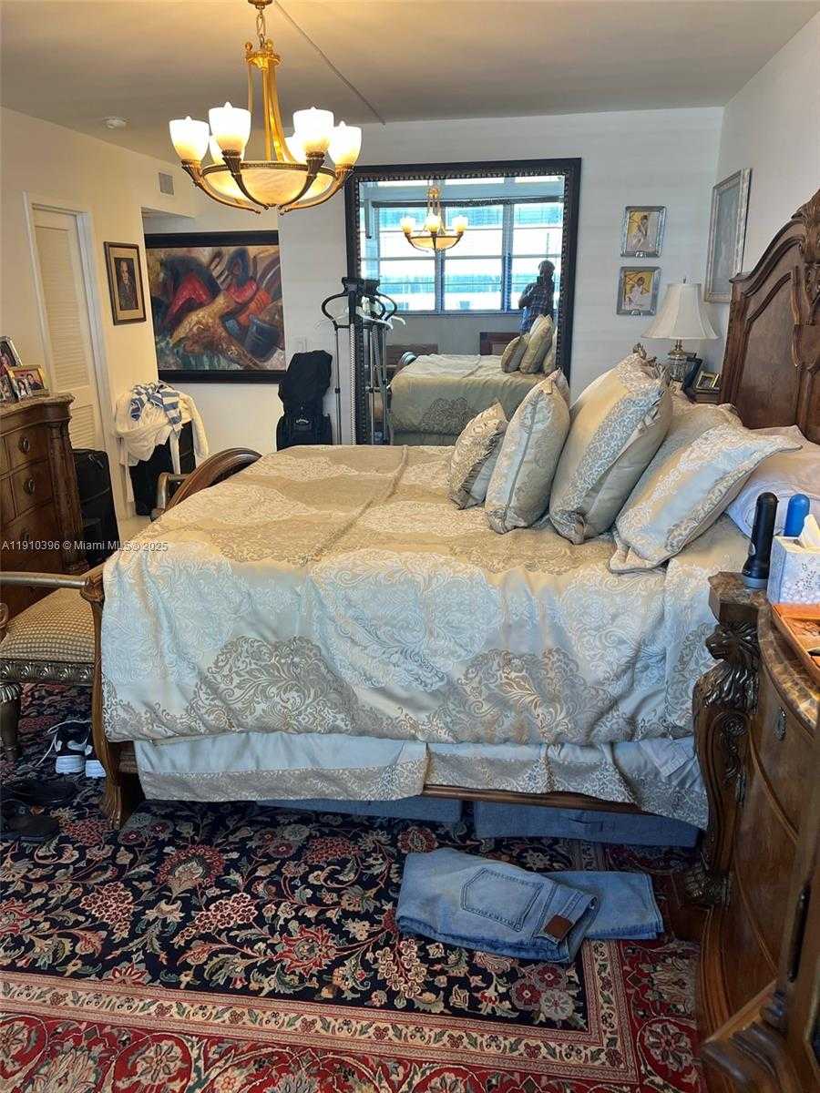 Small Image of Surfside Number 34