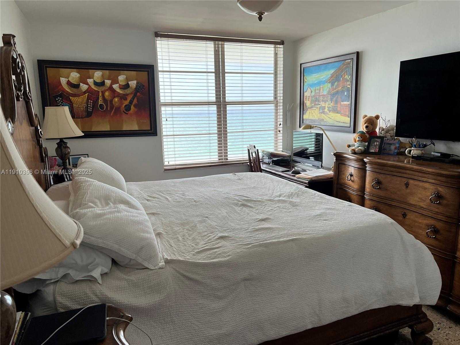 Small Image of Surfside Number 38