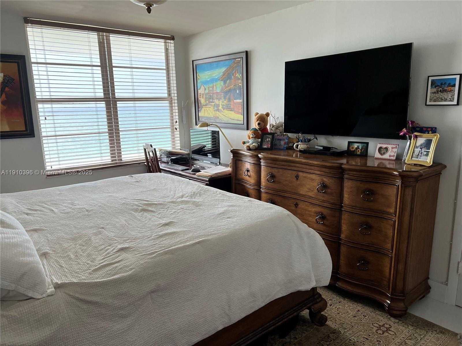 Small Image of Surfside Number 39