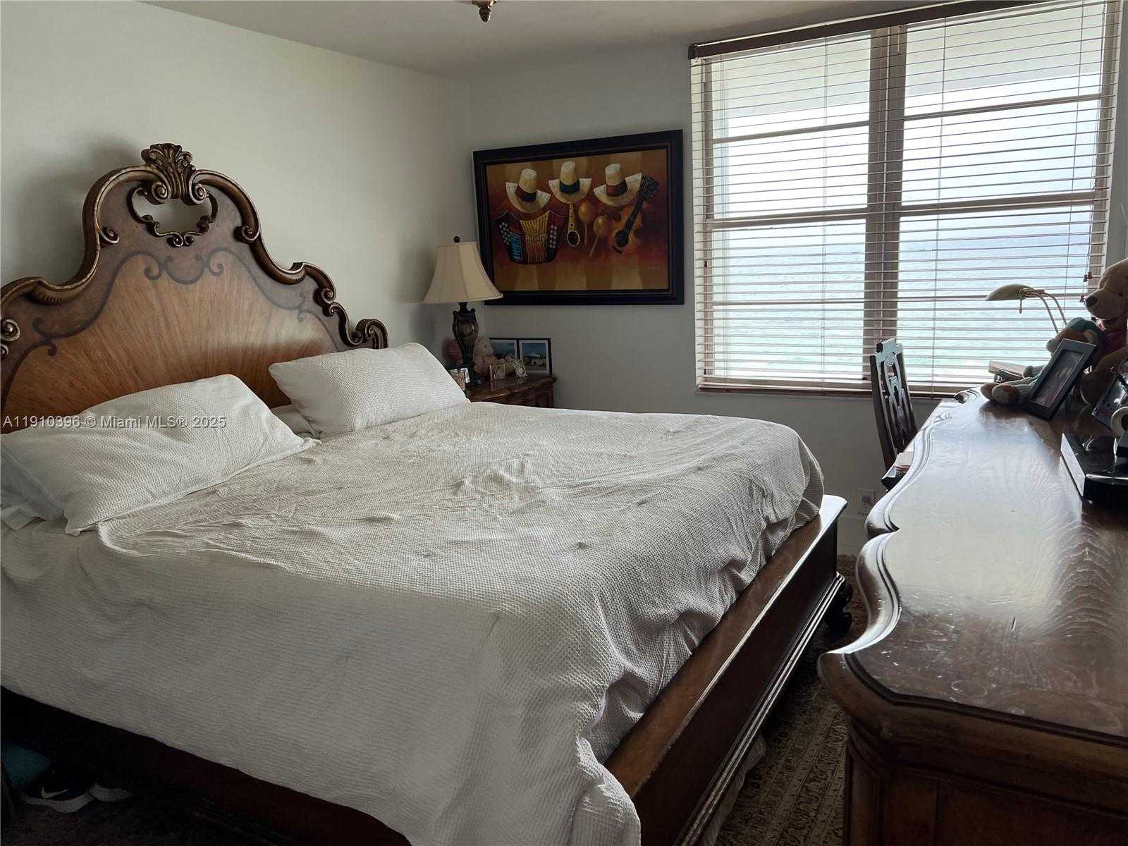 Small Image of Surfside Number 40