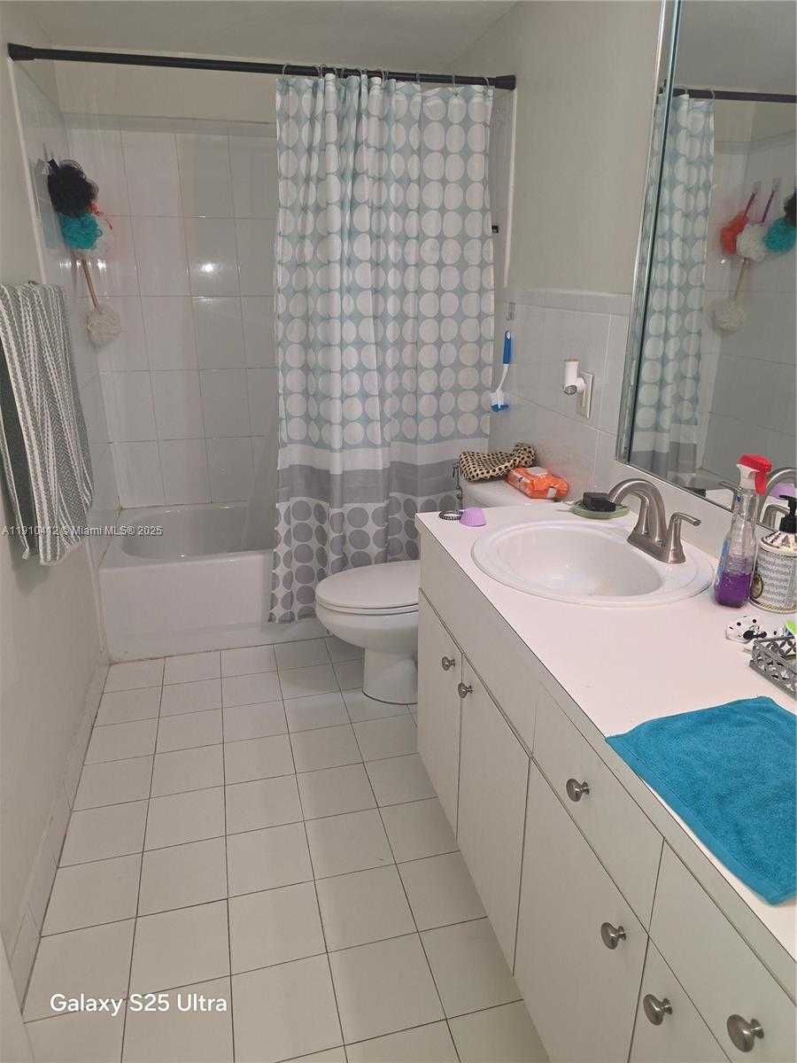 Small Image of Miami Lakes Number 16