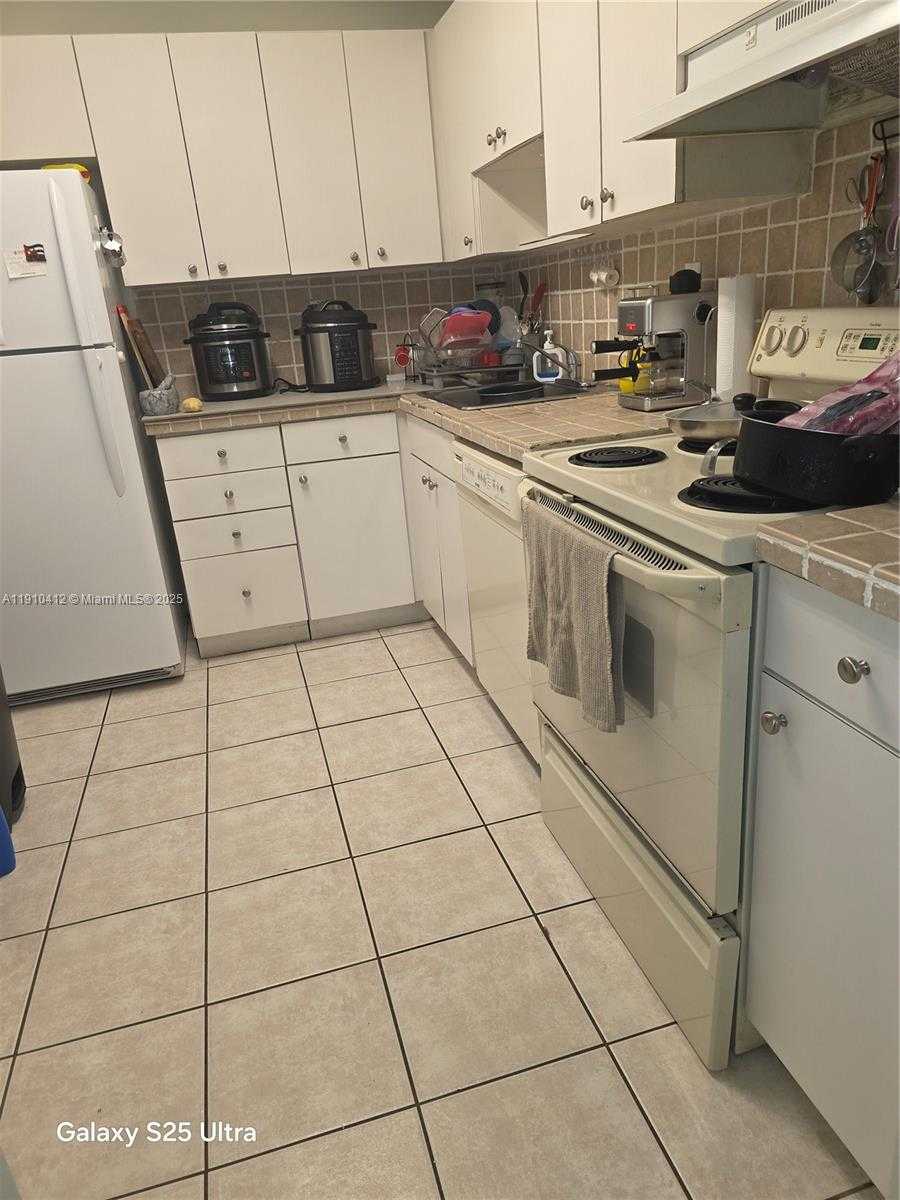 Small Image of Miami Lakes Number 18