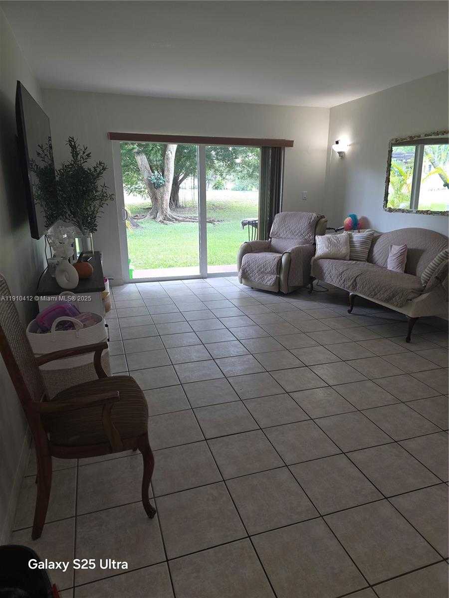 Small Image of Miami Lakes Number 19