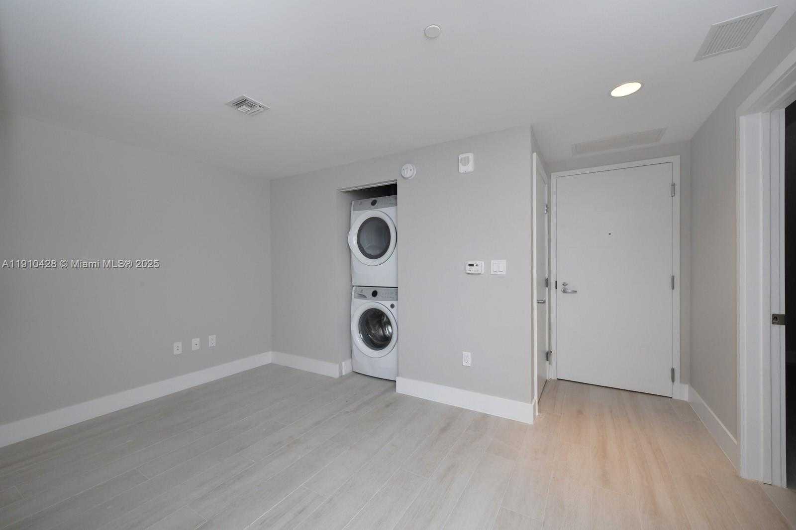 Small Image of 16385 BISCAYNE BLVD #1219, North Miami Beach Number 12