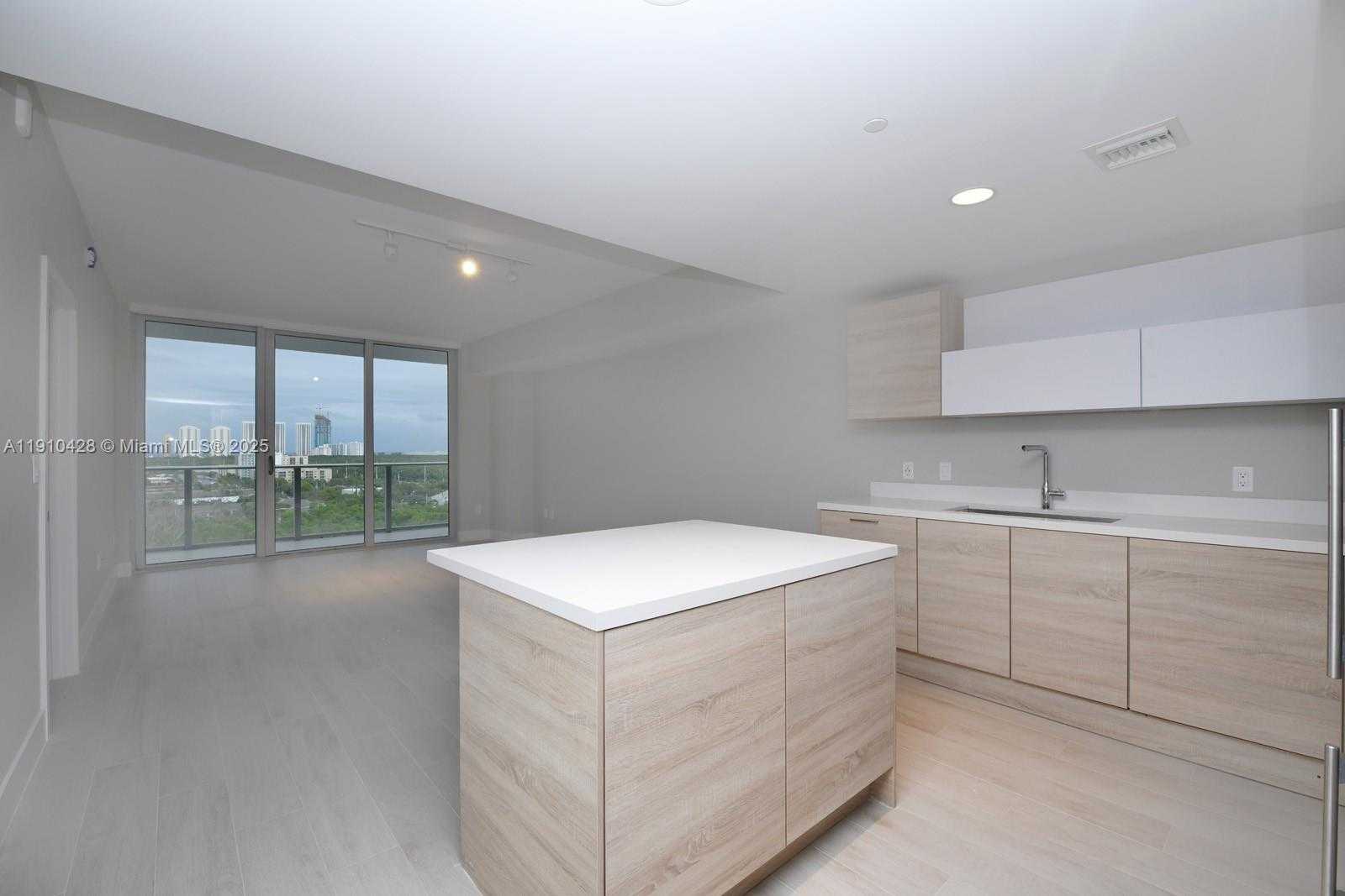 Small Image of 16385 BISCAYNE BLVD #1219, North Miami Beach Number 2