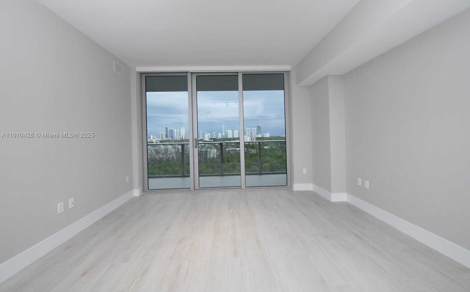 Small Image of 16385 BISCAYNE BLVD #1219, North Miami Beach Number 4