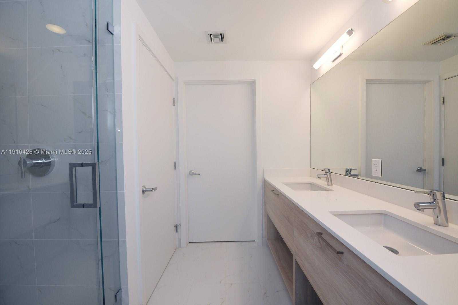 Small Image of 16385 BISCAYNE BLVD #1219, North Miami Beach Number 9