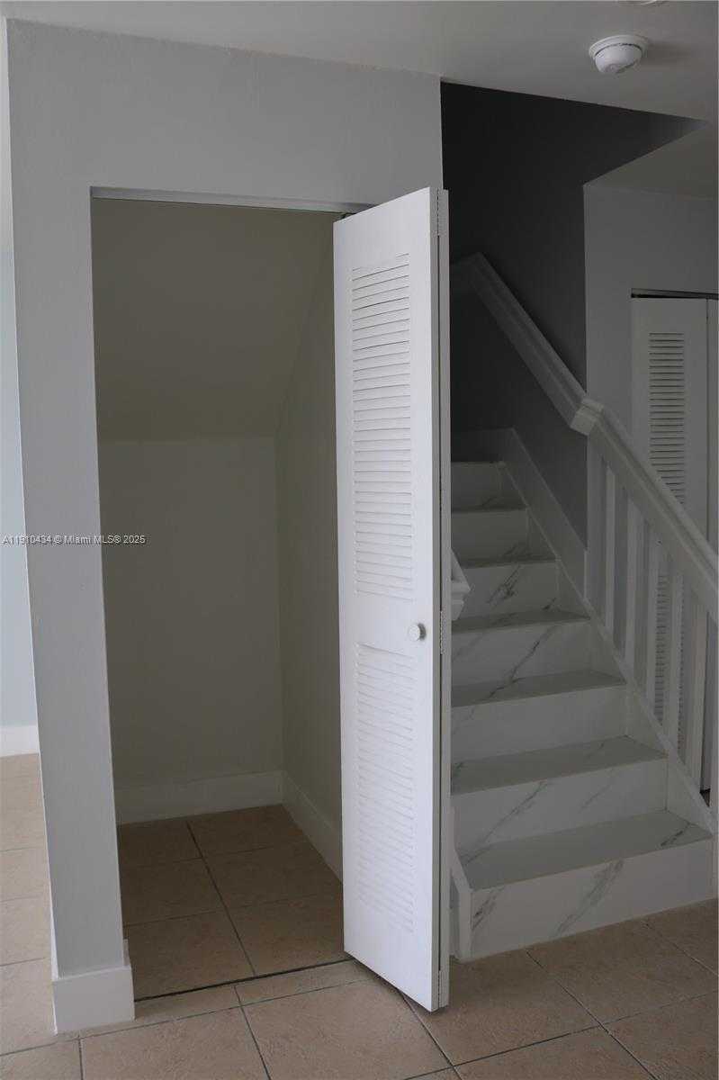 Small Image of 17406 SOUTH WEST 139TH CT, Miami Number 10