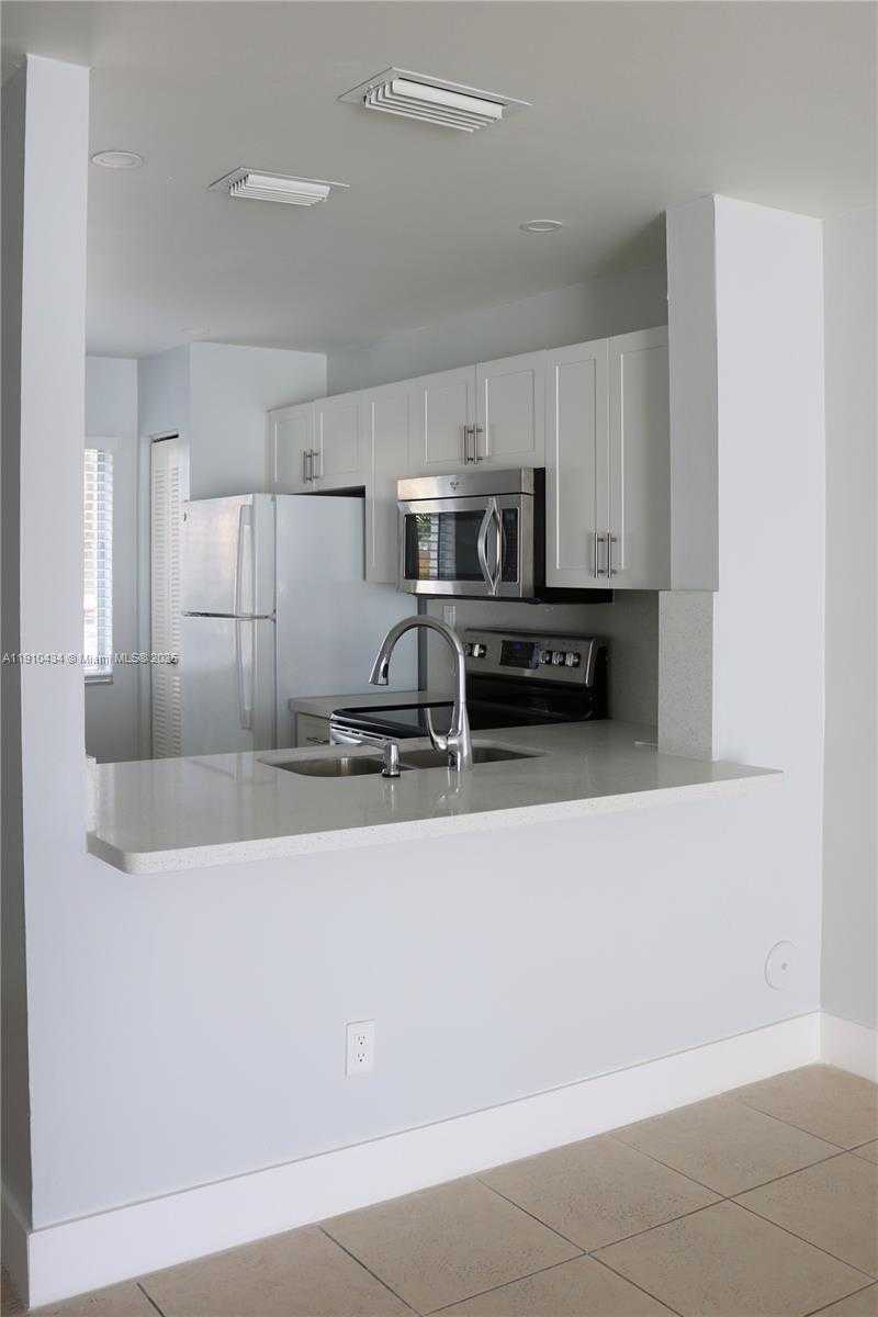 Small Image of 17406 SOUTH WEST 139TH CT, Miami Number 11