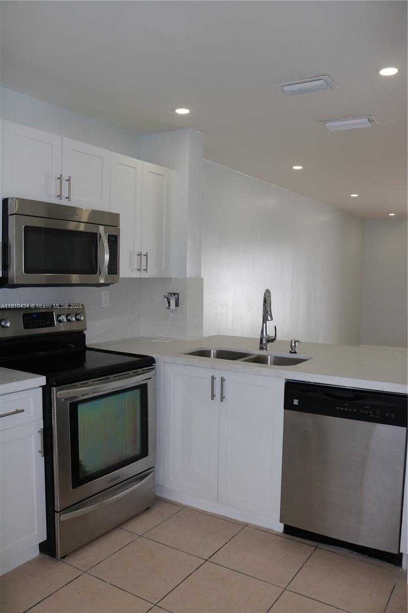 Small Image of 17406 SOUTH WEST 139TH CT, Miami Number 12
