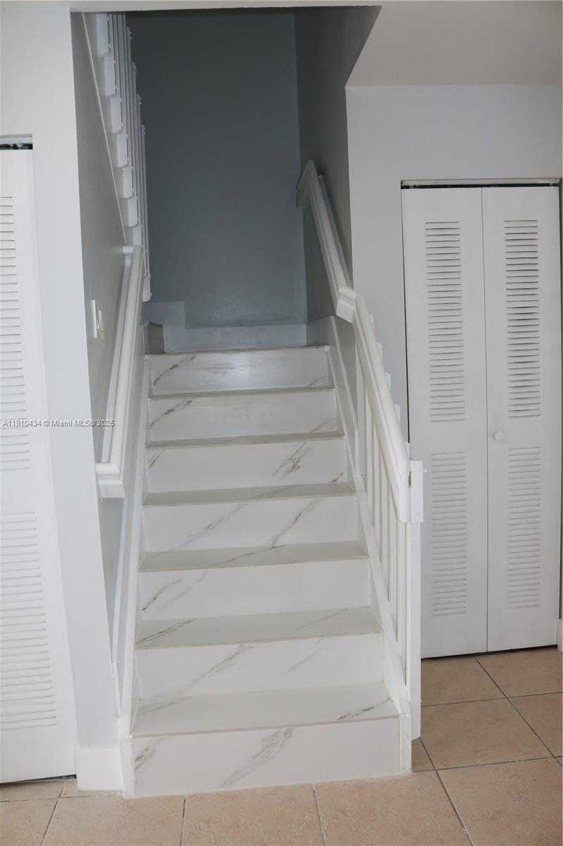 Small Image of 17406 SOUTH WEST 139TH CT, Miami Number 13