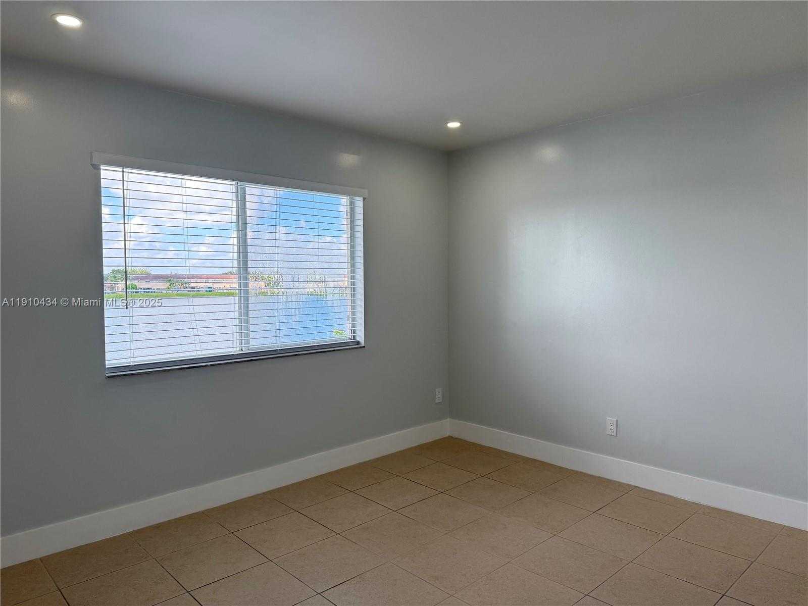 Small Image of 17406 SOUTH WEST 139TH CT, Miami Number 14