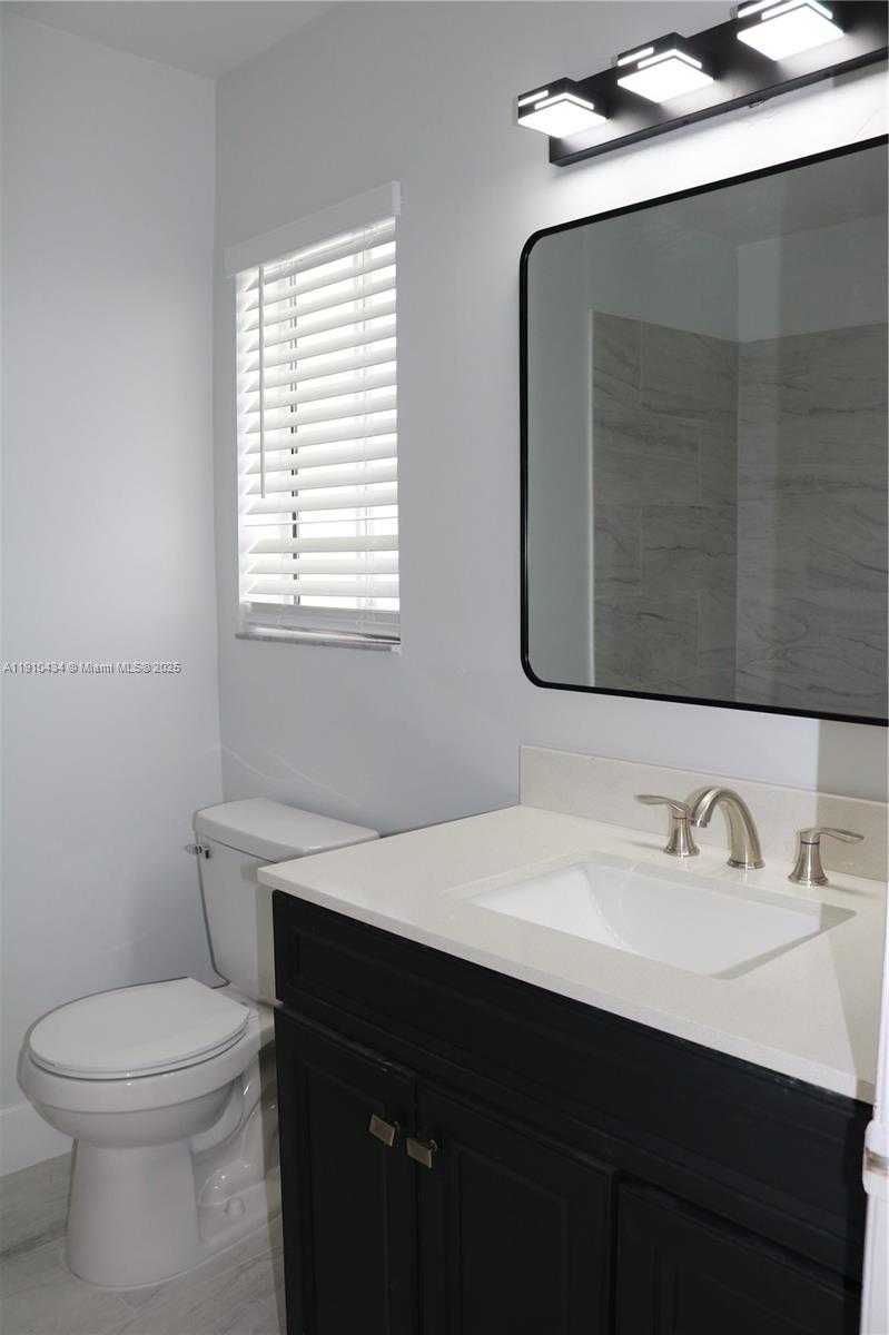 Small Image of 17406 SOUTH WEST 139TH CT, Miami Number 15