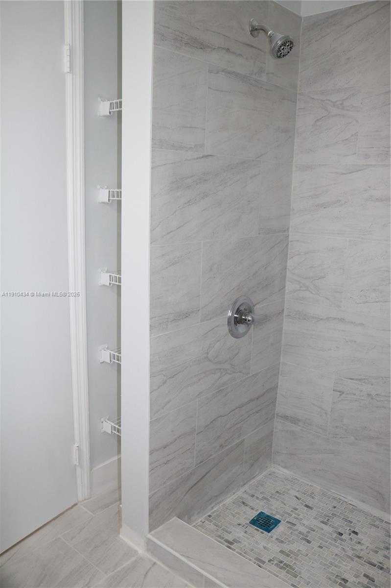 Small Image of 17406 SOUTH WEST 139TH CT, Miami Number 16