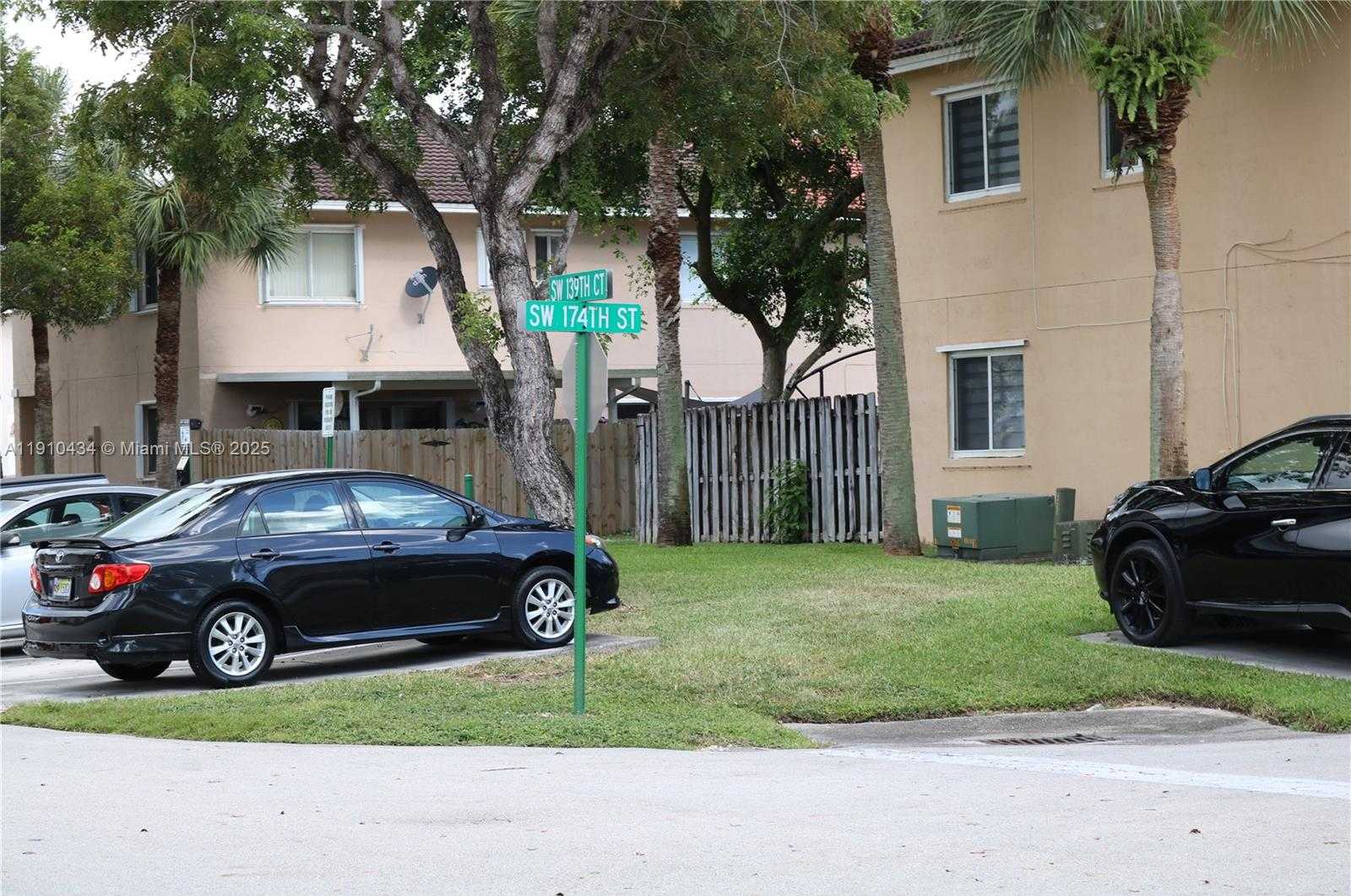 Small Image of 17406 SOUTH WEST 139TH CT, Miami Number 2