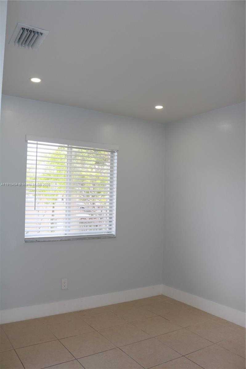 Small Image of 17406 SOUTH WEST 139TH CT, Miami Number 20