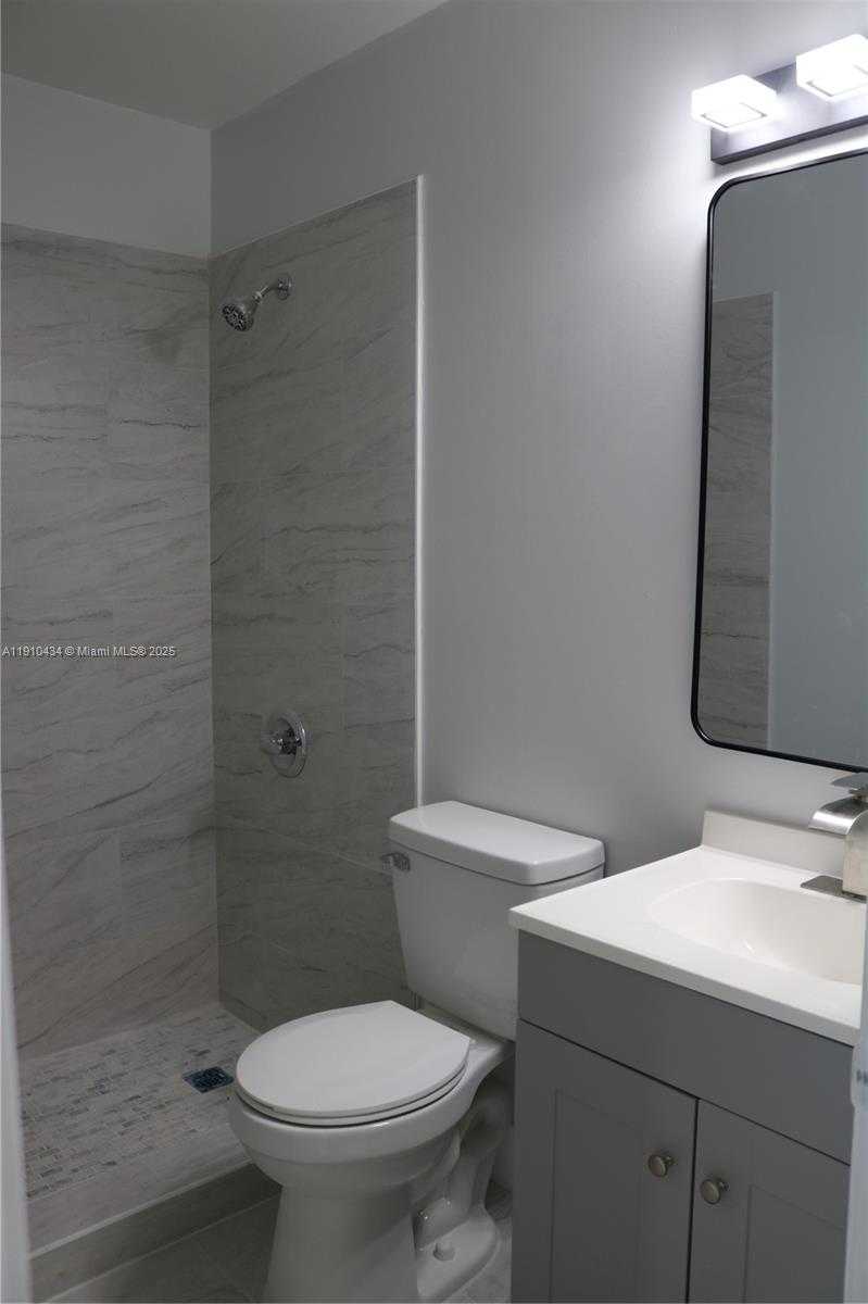 Small Image of 17406 SOUTH WEST 139TH CT, Miami Number 23