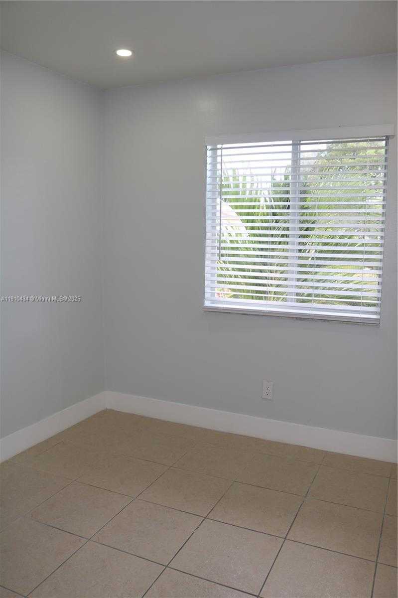 Small Image of 17406 SOUTH WEST 139TH CT, Miami Number 25