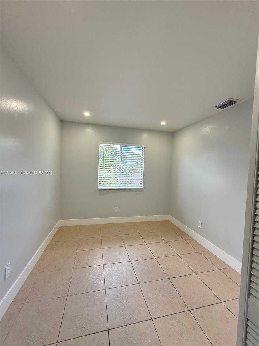 Small Image of 17406 SOUTH WEST 139TH CT, Miami Number 27