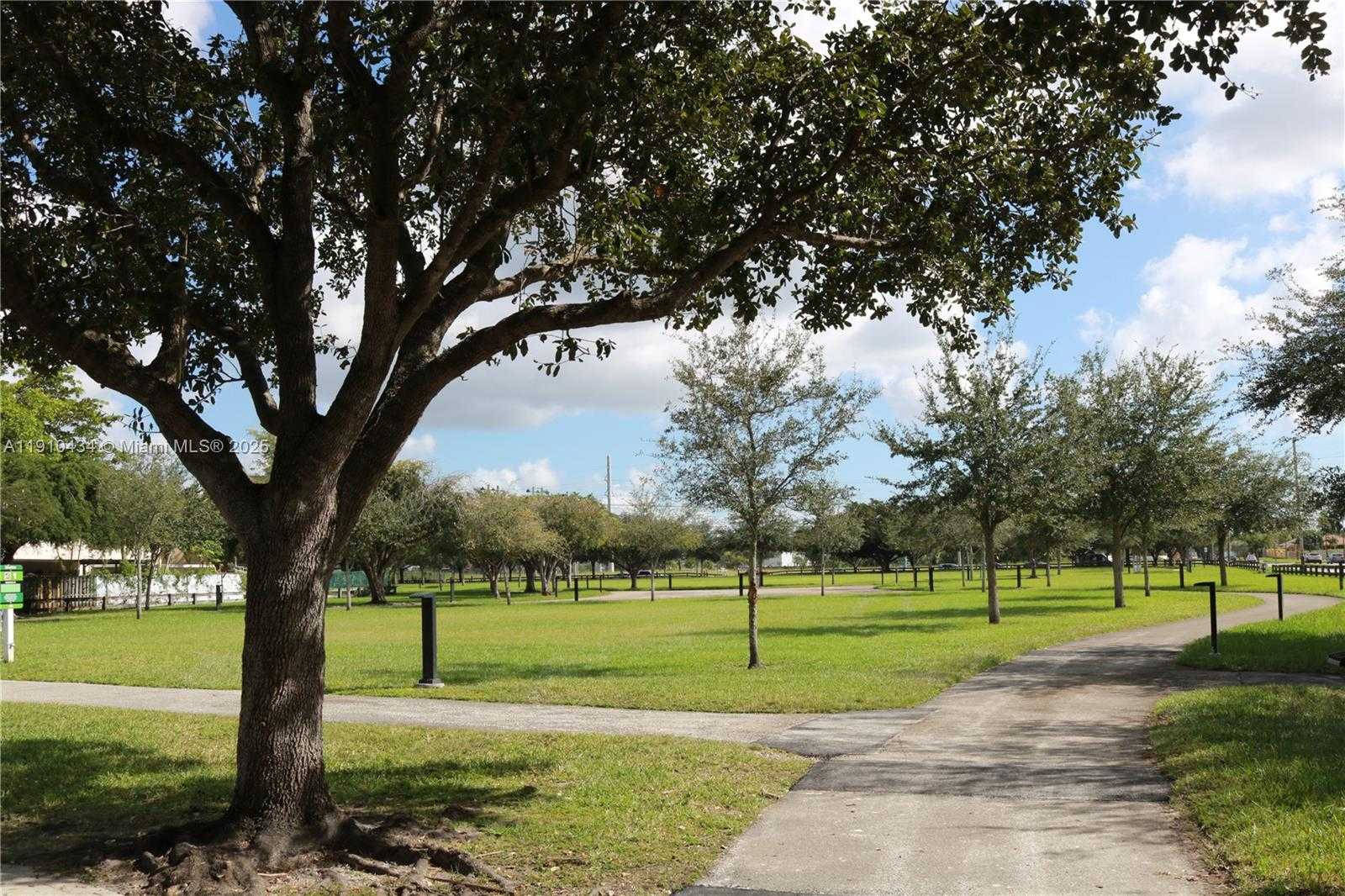 Small Image of 17406 SOUTH WEST 139TH CT, Miami Number 35