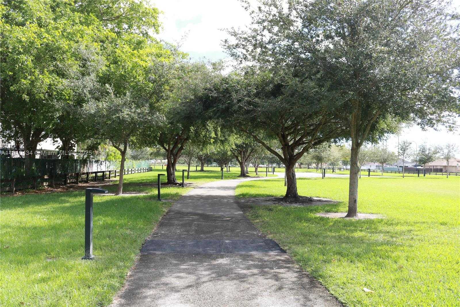 Small Image of 17406 SOUTH WEST 139TH CT, Miami Number 36