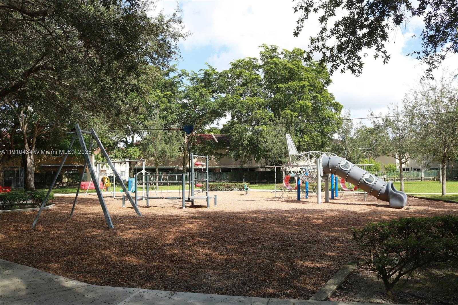 Small Image of 17406 SOUTH WEST 139TH CT, Miami Number 37