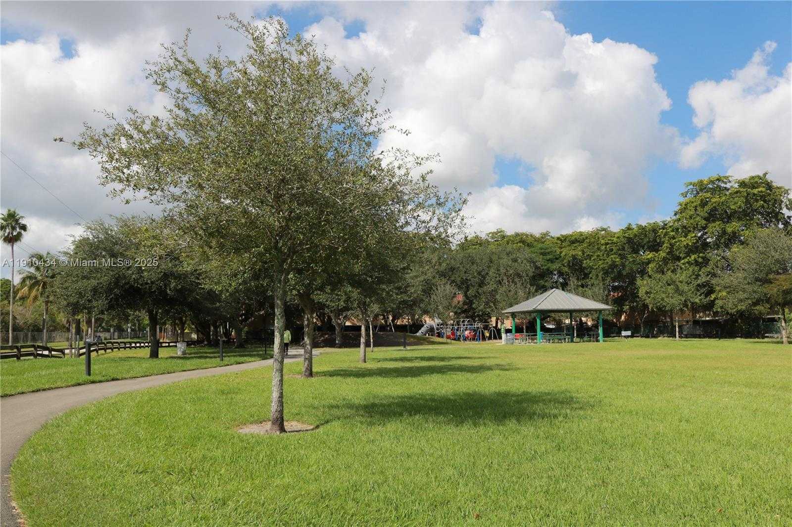 Small Image of 17406 SOUTH WEST 139TH CT, Miami Number 43