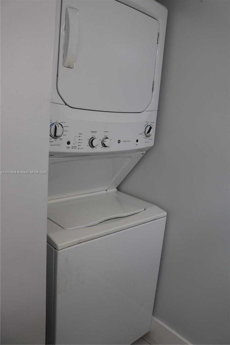 Small Image of 17406 SOUTH WEST 139TH CT, Miami Number 6