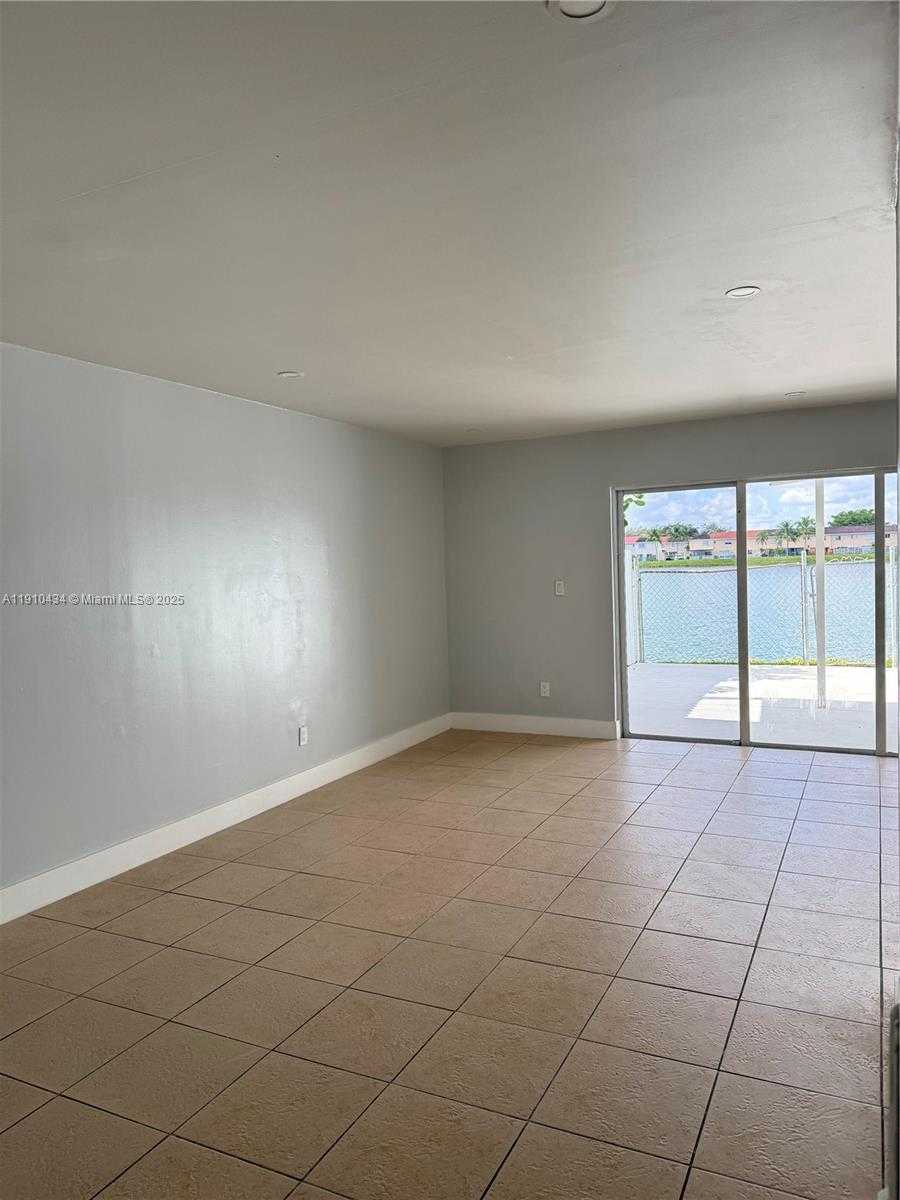 Small Image of 17406 SOUTH WEST 139TH CT, Miami Number 7
