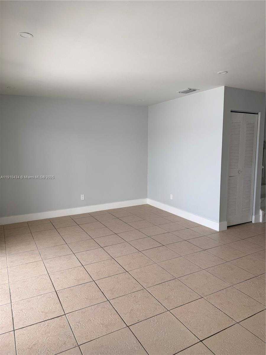 Small Image of 17406 SOUTH WEST 139TH CT, Miami Number 9