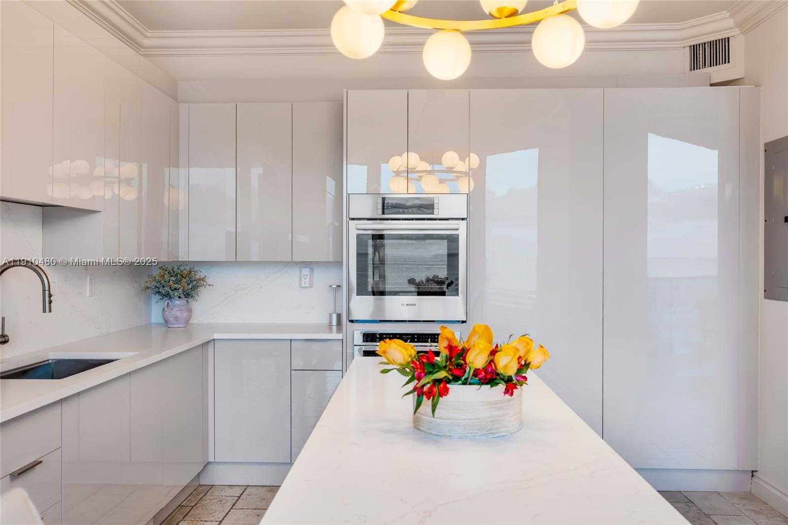 Small Image of 300 SOUTH POINTE DR #1702, Miami Beach Number 11