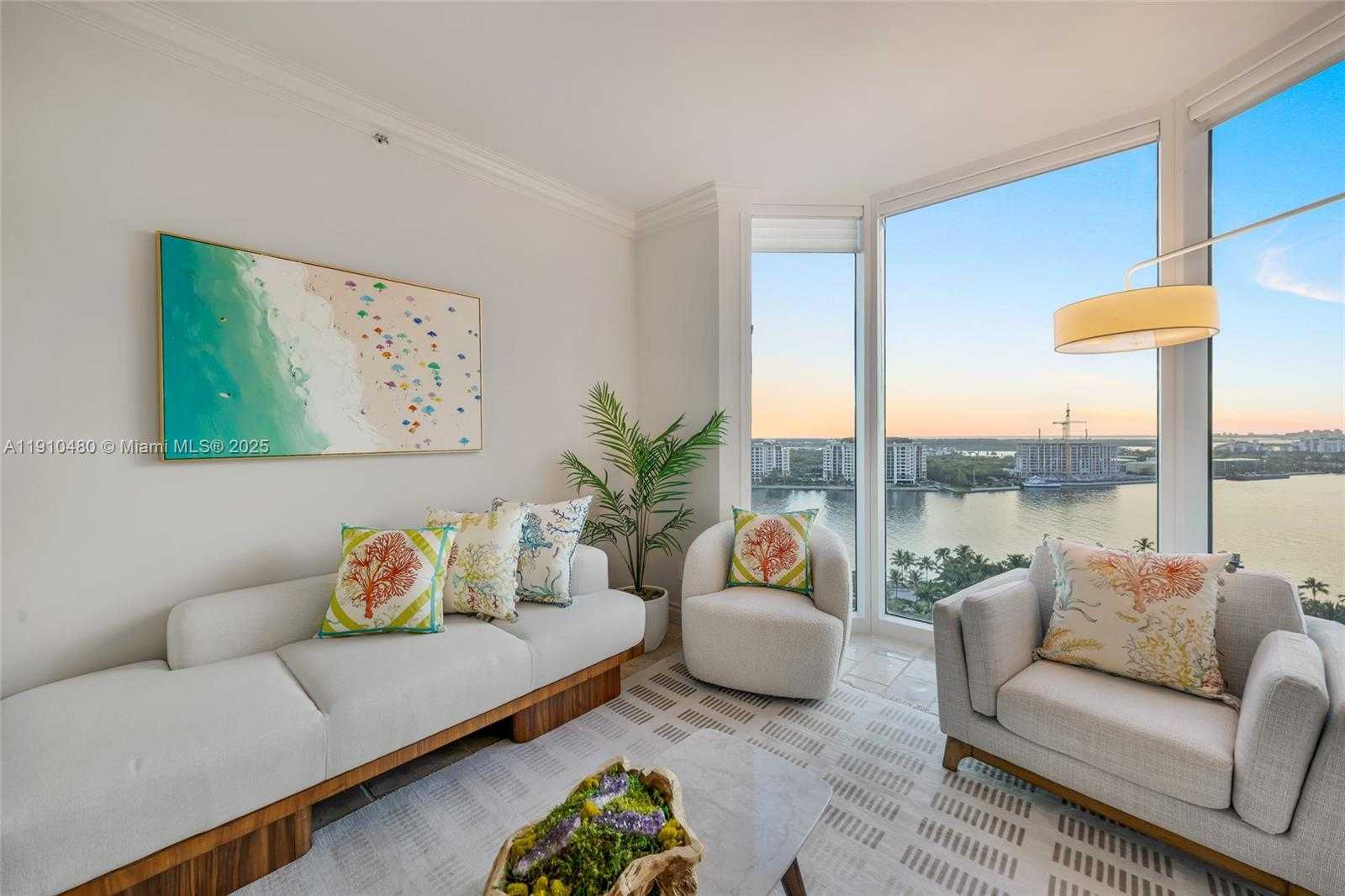 Small Image of 300 SOUTH POINTE DR #1702, Miami Beach Number 14