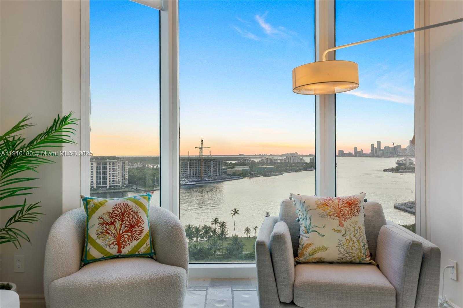 Small Image of 300 SOUTH POINTE DR #1702, Miami Beach Number 17