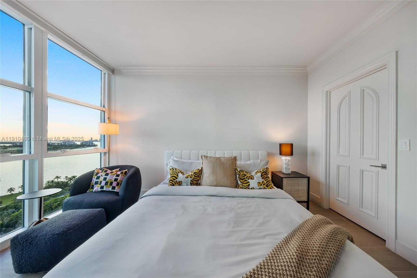 Small Image of 300 SOUTH POINTE DR #1702, Miami Beach Number 18