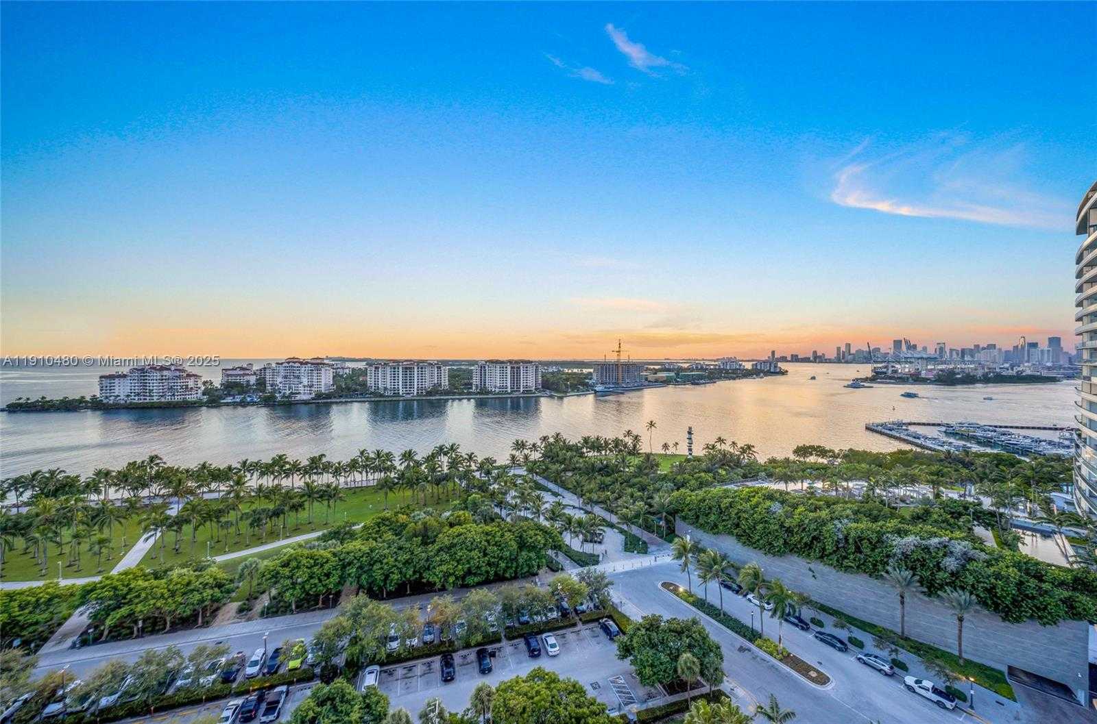 Small Image of 300 SOUTH POINTE DR #1702, Miami Beach Number 22