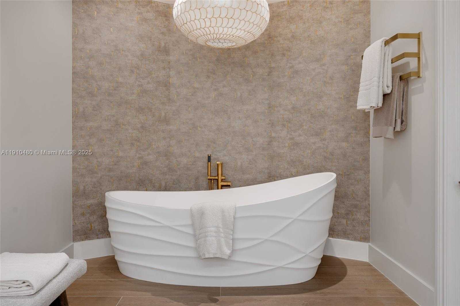 Small Image of 300 SOUTH POINTE DR #1702, Miami Beach Number 29