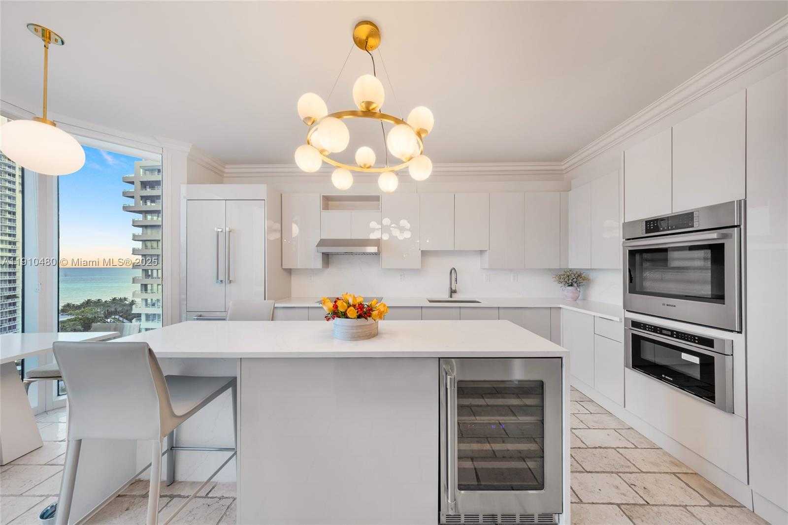 Small Image of 300 SOUTH POINTE DR #1702, Miami Beach Number 30