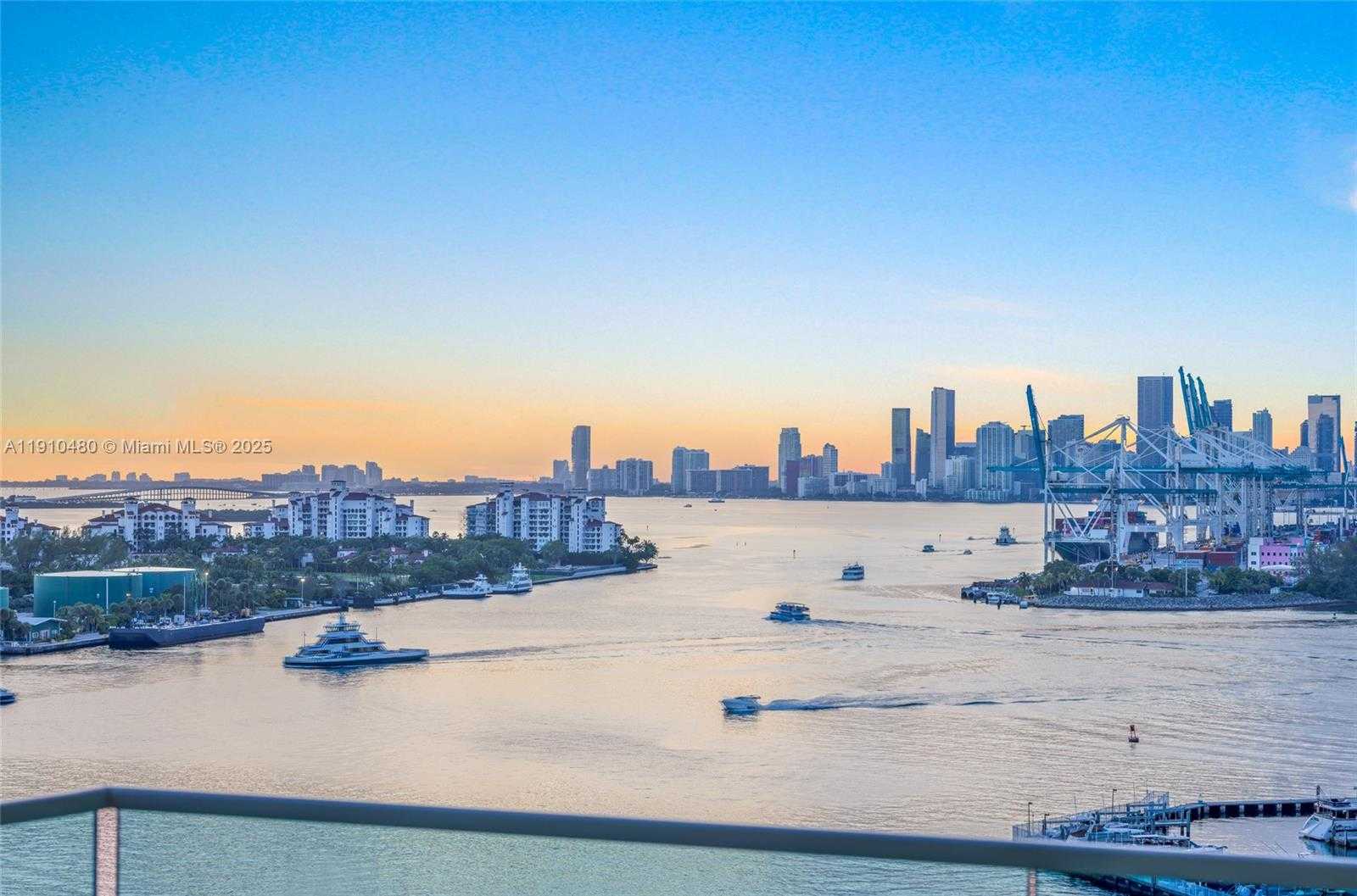 Small Image of 300 SOUTH POINTE DR #1702, Miami Beach Number 32