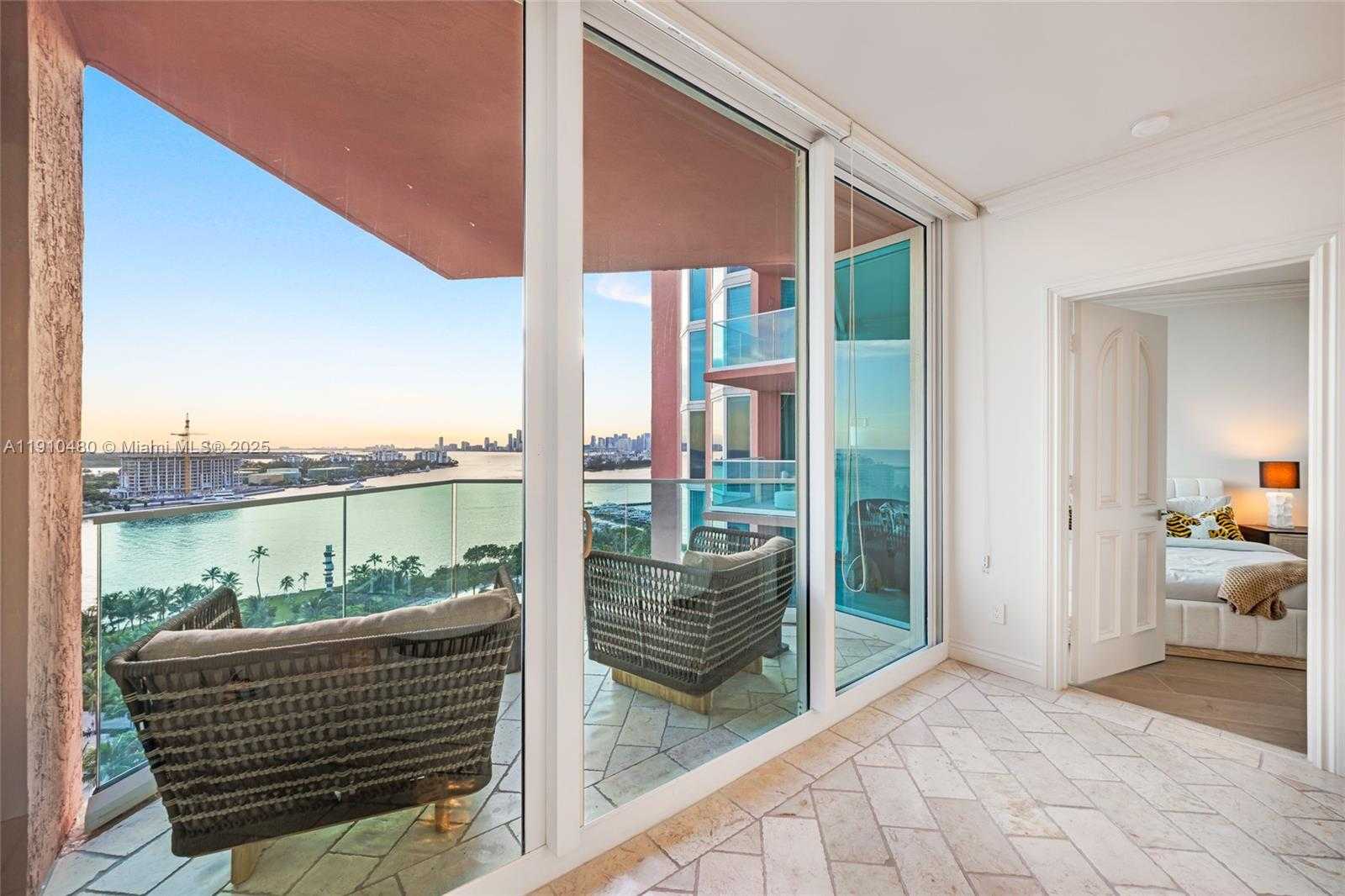 Small Image of 300 SOUTH POINTE DR #1702, Miami Beach Number 35